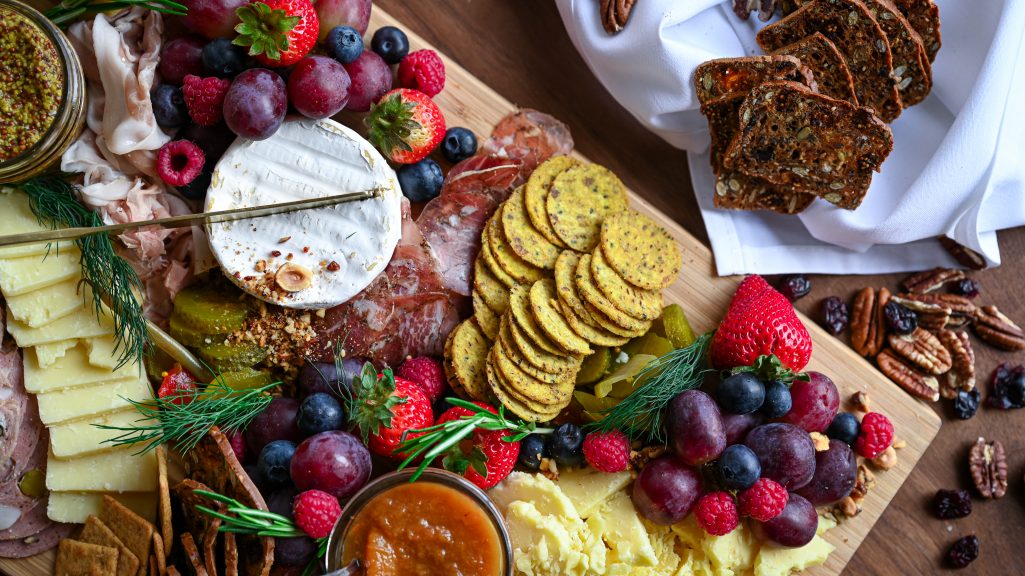 Charcuterie in a new home in High Shoals Michel Cellier © Shutterstock