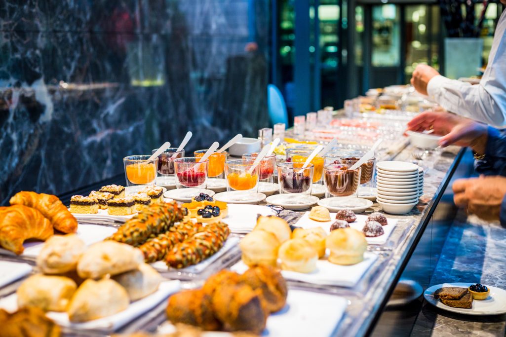 Brunch buffet with Santa in Atlanta Ksenija Toyechkina © Shutterstock