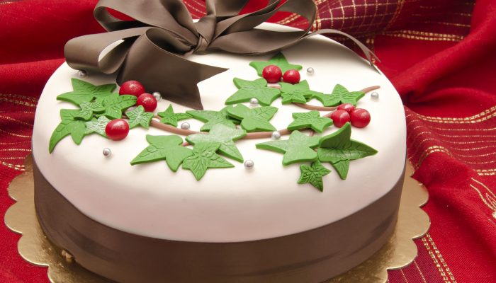 unique baked present cake Dulce Rubia © Shutterstock