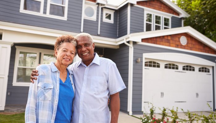 Senior Couple at 55+ Community ©Monkey Business Images